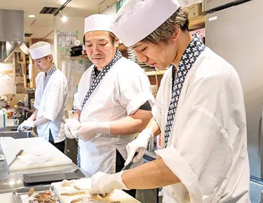 寿司店『ニューすしセンター』の店舗スタッフ
