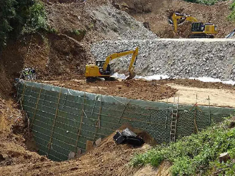 補強土壁による大規模盛土