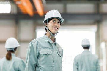 ≪月収22.5万円・派遣社員≫機械系工場での軽作業 交替制