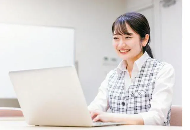 簡単なデータ入力／土日祝お休み