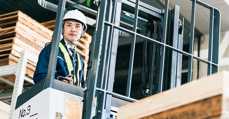 ≪月収35万円・派遣社員≫機械系工場でのフォーク・運搬 日勤