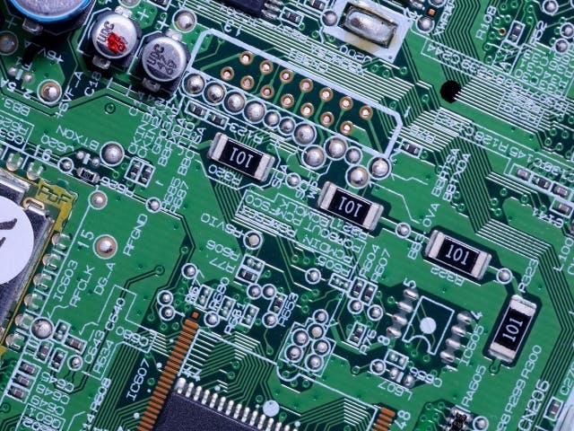 ≪月収22.5万円・派遣社員≫電子部品系工場での機械操作・製造オ...