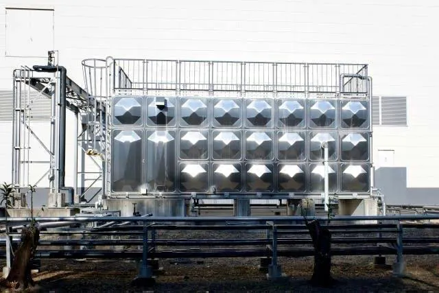 女性活躍中！本巣市で貯水タンクのコーキング業