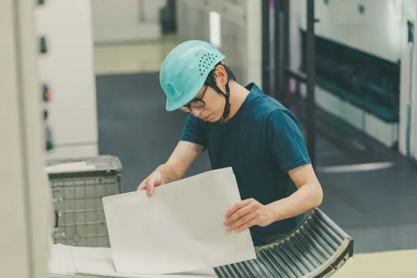 【砺波市】経験者採用◆賞与年2回あり★残業月15h◎オフセット印刷機オペレーター：広告NO18468