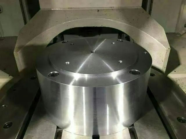高時給＋2交代制でしっかり稼げる！自動車部品の切断機オペレーター
