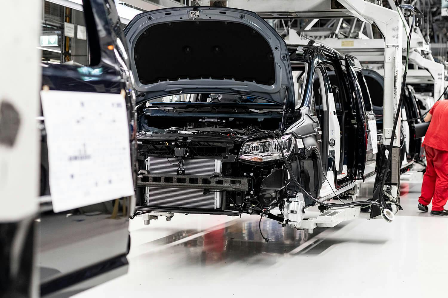 ■自動車を完成させる最終工程