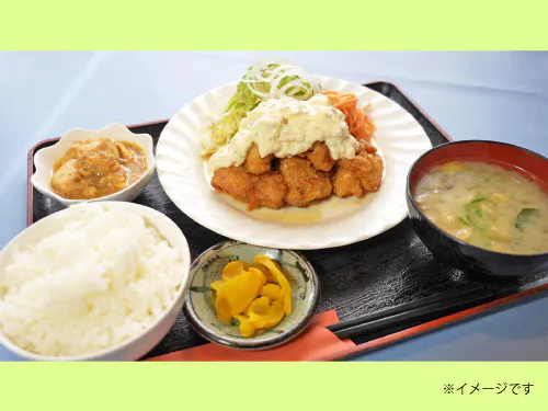 夜間も利用できる食堂無料♪